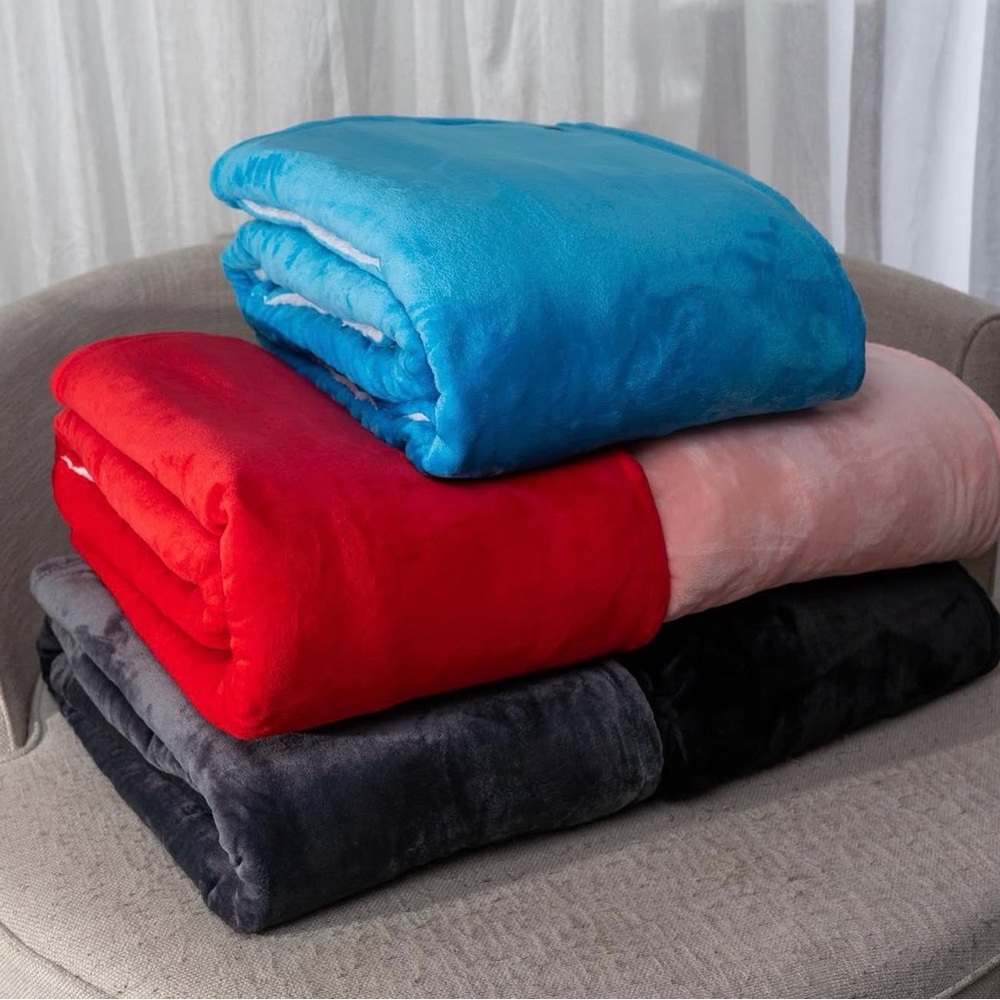 Luxurious Flo Blanket in Blue